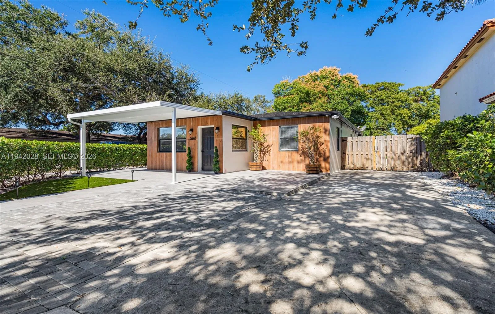 5647 Lincoln St, Hollywood, Florida 33021, Hollywood, Florida 33021, ,Residential Income,For Sale,5647 Lincoln St, Hollywood, Florida 33021,A11942028