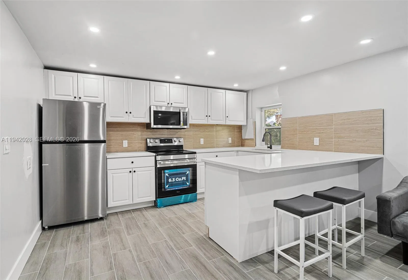 5647 Lincoln St, Hollywood, Florida 33021, Hollywood, Florida 33021, ,Residential Income,For Sale,5647 Lincoln St, Hollywood, Florida 33021,A11942028
