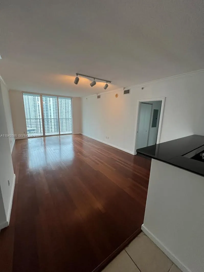 325 S Biscayne Blvd 2215, Miami, Florida 33131, Miami, Florida 33131, 2 Bedrooms Bedrooms, ,2 BathroomsBathrooms,Residential Lease,For Rent,325 S Biscayne Blvd 2215, Miami, Florida 33131,A11942085