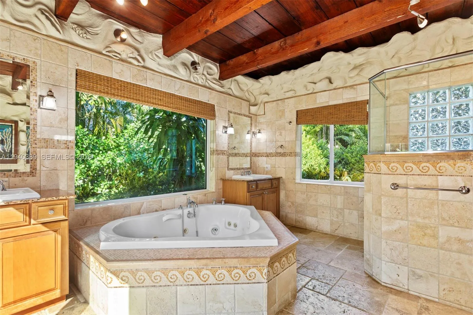 7975 Sunset Dr, Miami, Florida 33143, Miami, Florida 33143, 3 Bedrooms Bedrooms, ,2 BathroomsBathrooms,Residential Lease,For Rent,7975 Sunset Dr, Miami, Florida 33143,A11940389