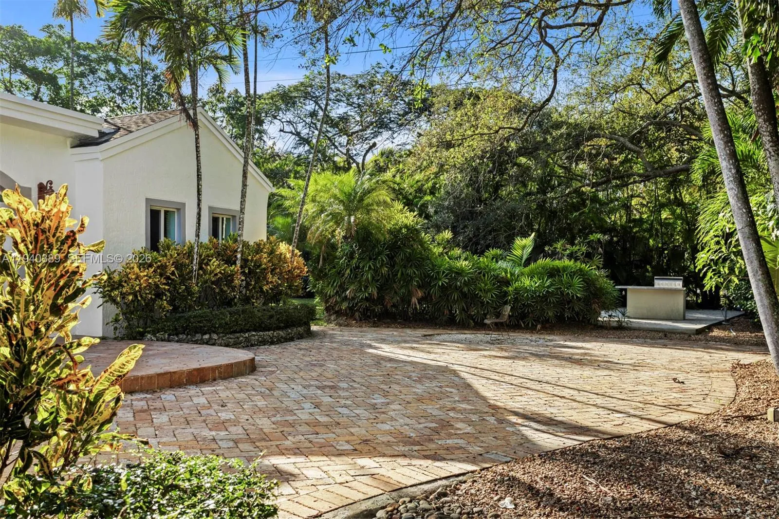 7975 Sunset Dr, Miami, Florida 33143, Miami, Florida 33143, 3 Bedrooms Bedrooms, ,2 BathroomsBathrooms,Residential Lease,For Rent,7975 Sunset Dr, Miami, Florida 33143,A11940389