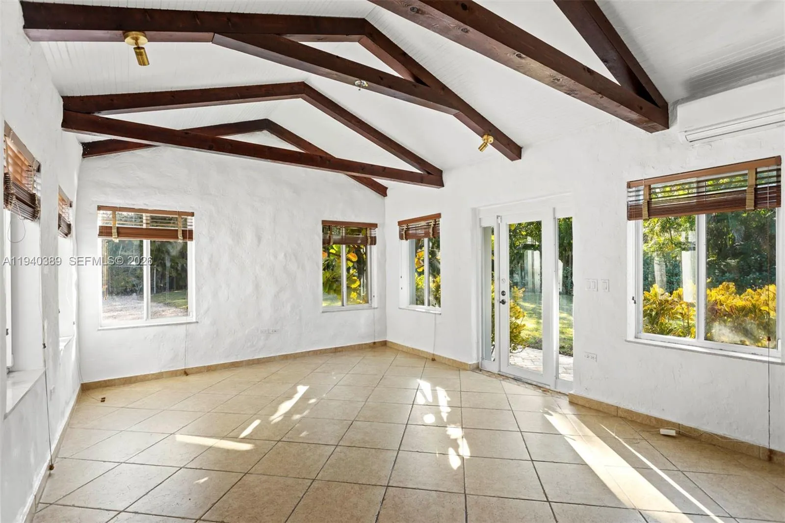 7975 Sunset Dr, Miami, Florida 33143, Miami, Florida 33143, 3 Bedrooms Bedrooms, ,2 BathroomsBathrooms,Residential Lease,For Rent,7975 Sunset Dr, Miami, Florida 33143,A11940389