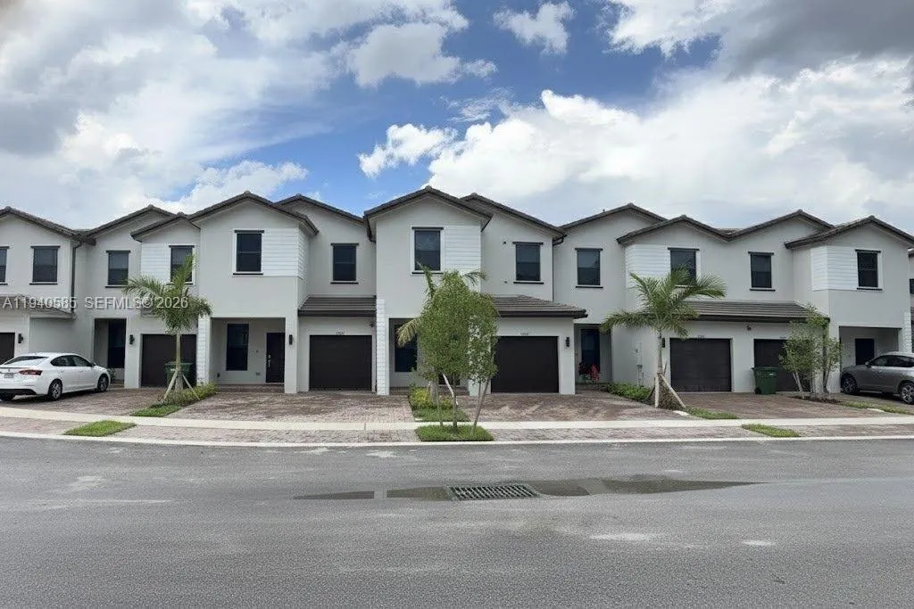 15955 Sw 2nd St 15955, Pembroke Pines, Florida 330, Pembroke Pines, Florida 33027, 3 Bedrooms Bedrooms, ,2 BathroomsBathrooms,Residential Lease,For Rent,15955 Sw 2nd St 15955, Pembroke Pines, Florida 330,A11940585