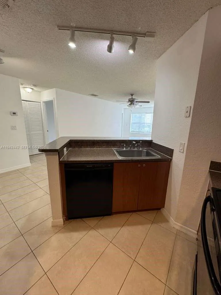 Margate, Florida 33063, 1 Bedroom Bedrooms, ,1 BathroomBathrooms,Residential,For Sale,A11942442