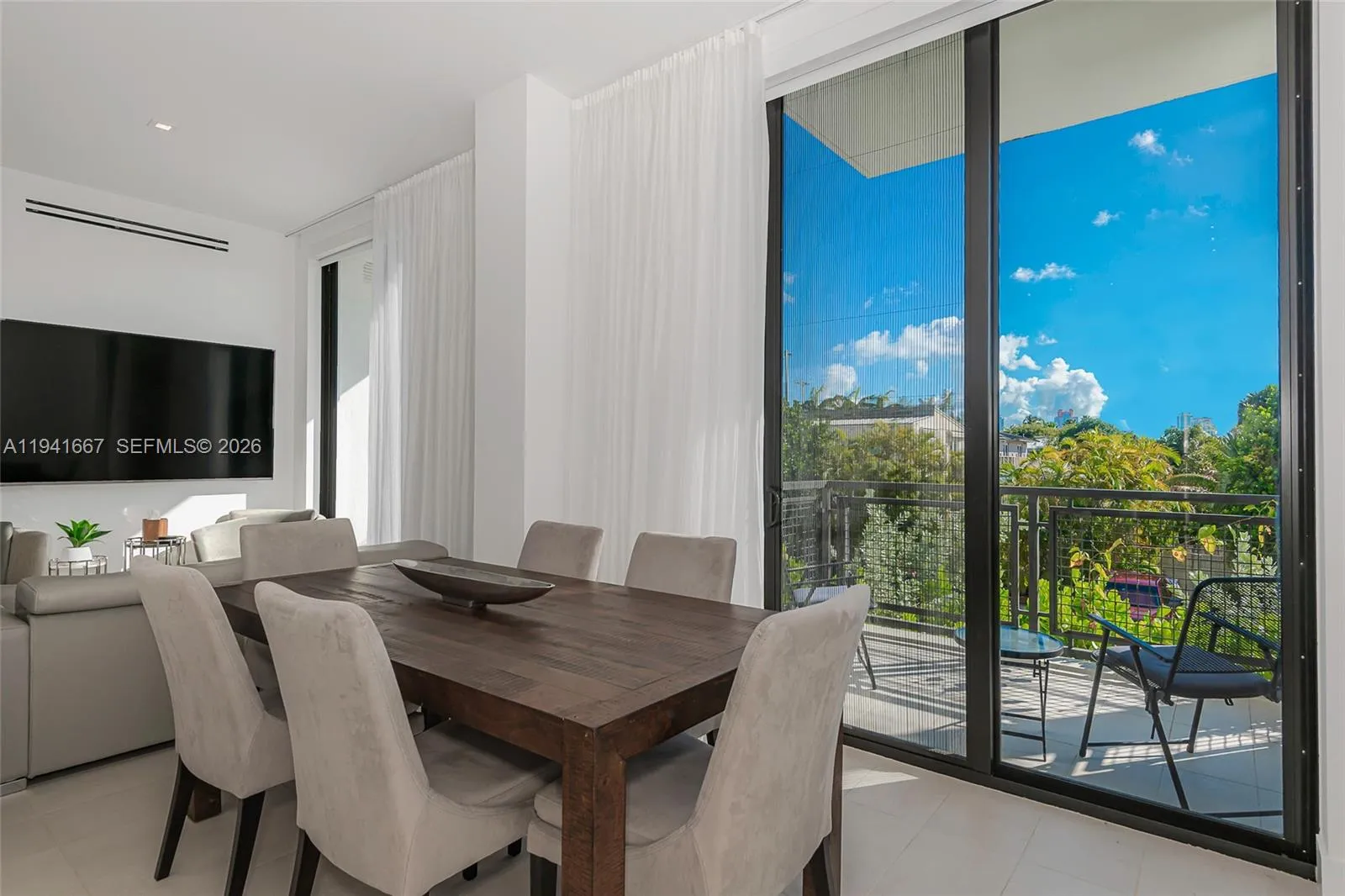 1030 15th St 214, Miami Beach, Florida 33139, Miami Beach, Florida 33139, 2 Bedrooms Bedrooms, ,2 BathroomsBathrooms,Residential,For Sale,1030 15th St 214, Miami Beach, Florida 33139,A11941667