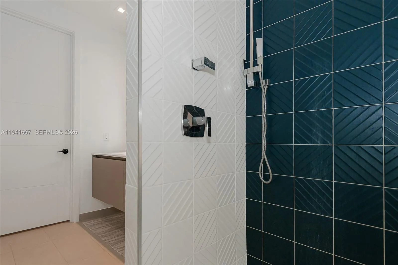 1030 15th St 214, Miami Beach, Florida 33139, Miami Beach, Florida 33139, 2 Bedrooms Bedrooms, ,2 BathroomsBathrooms,Residential,For Sale,1030 15th St 214, Miami Beach, Florida 33139,A11941667