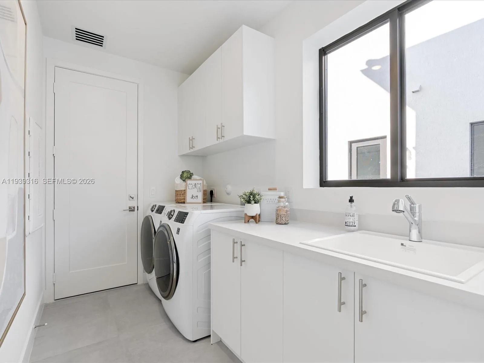 19701 Ne 16 Pi, Miami, Florida 33179, Miami, Florida 33179, 5 Bedrooms Bedrooms, ,4 BathroomsBathrooms,Residential,For Sale,19701 Ne 16 Pi, Miami, Florida 33179,A11939316