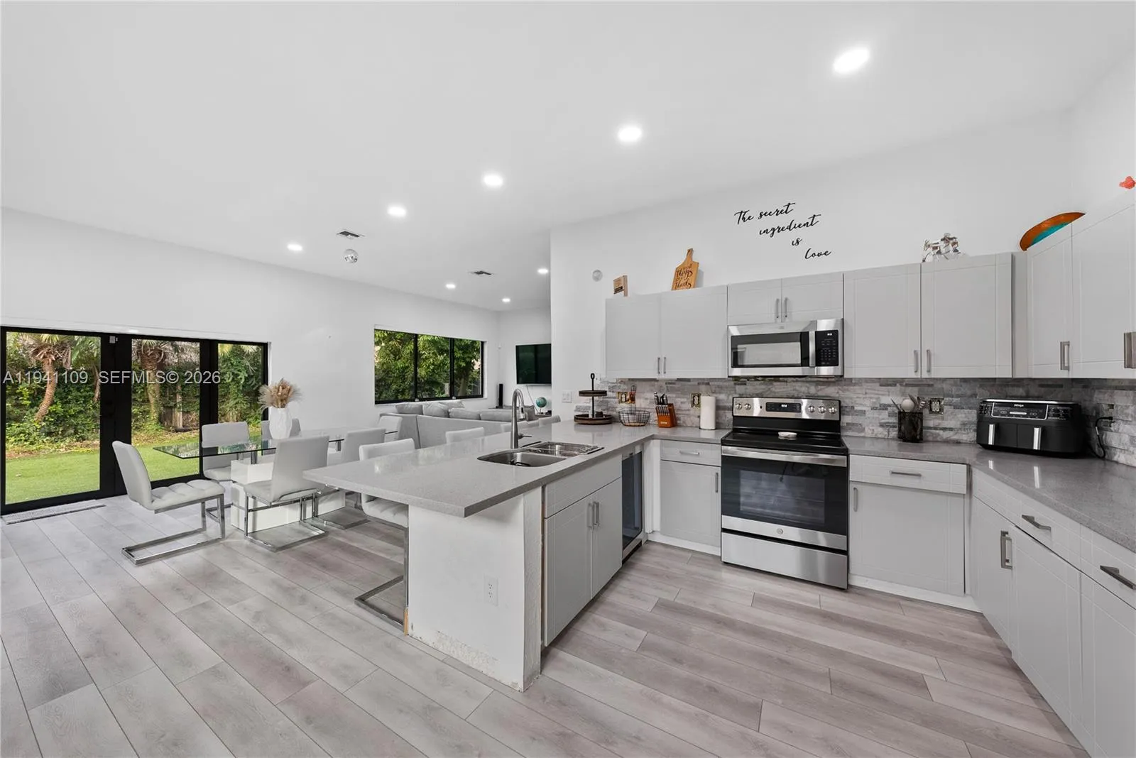 918 Ne 36th Ave, Homestead, Florida 33033, Homestead, Florida 33033, 3 Bedrooms Bedrooms, ,2 BathroomsBathrooms,Residential,For Sale,918 Ne 36th Ave, Homestead, Florida 33033,A11941109