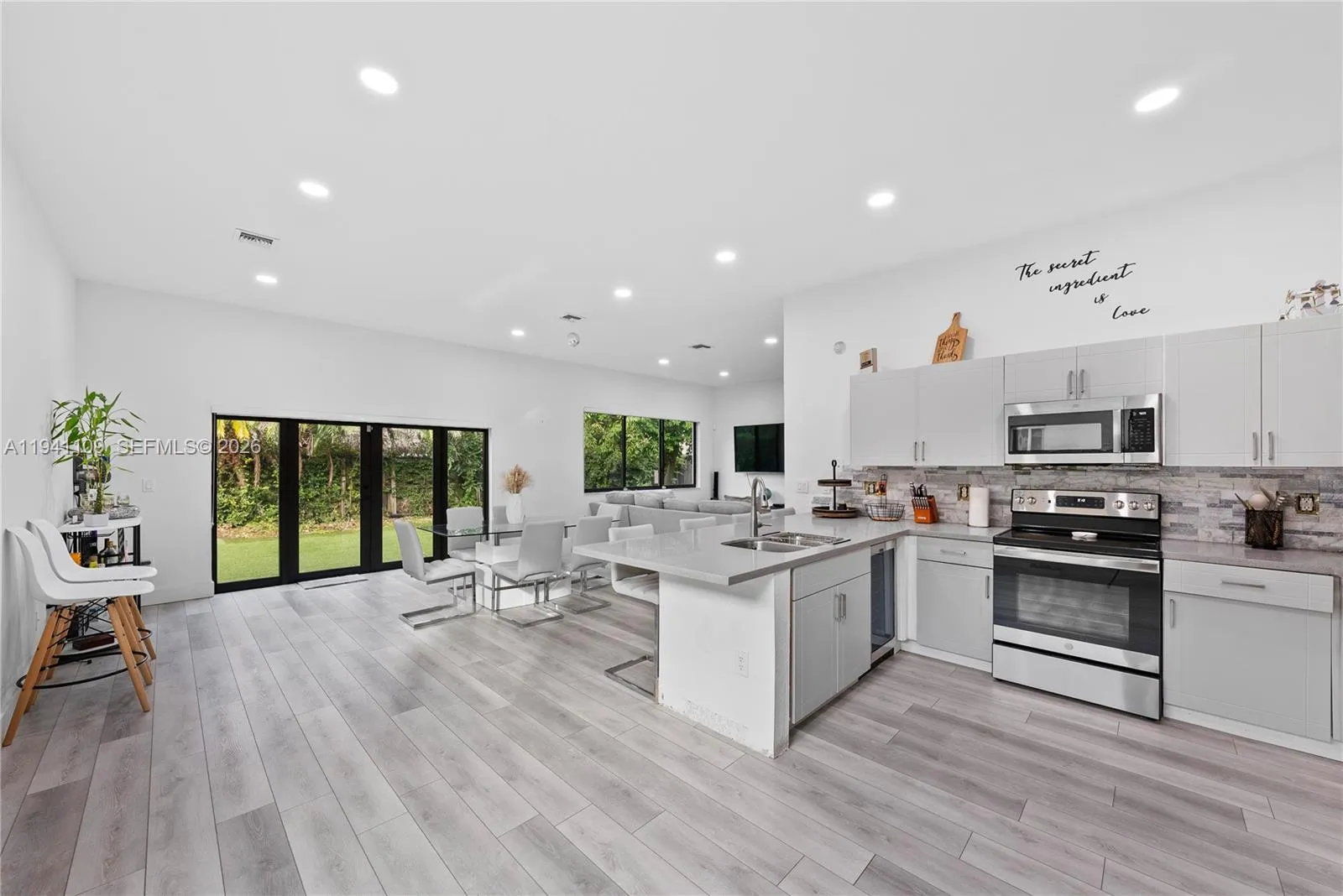 918 Ne 36th Ave, Homestead, Florida 33033, Homestead, Florida 33033, 3 Bedrooms Bedrooms, ,2 BathroomsBathrooms,Residential,For Sale,918 Ne 36th Ave, Homestead, Florida 33033,A11941109