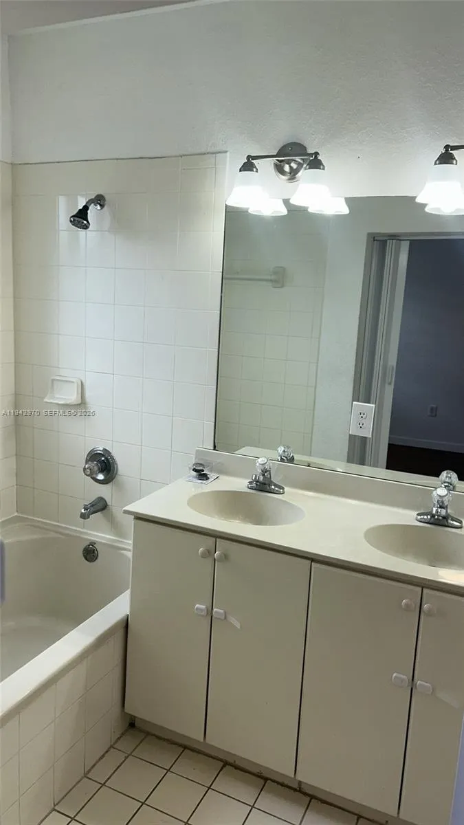10740 Nw 83 St 6-11, Doral, Florida 33178, Doral, Florida 33178, 3 Bedrooms Bedrooms, ,3 BathroomsBathrooms,Residential Lease,For Rent,10740 Nw 83 St 6-11, Doral, Florida 33178,A11942970