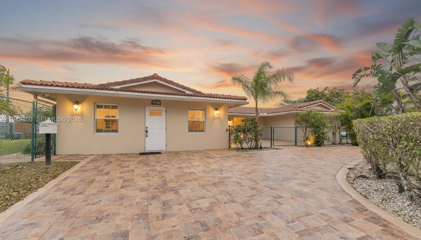 601 N 44th Ave 0, Hollywood, Florida 33021, Hollywood, Florida 33021, 6 Bedrooms Bedrooms, ,3 BathroomsBathrooms,Residential Lease,For Rent,601 N 44th Ave 0, Hollywood, Florida 33021,A11942650