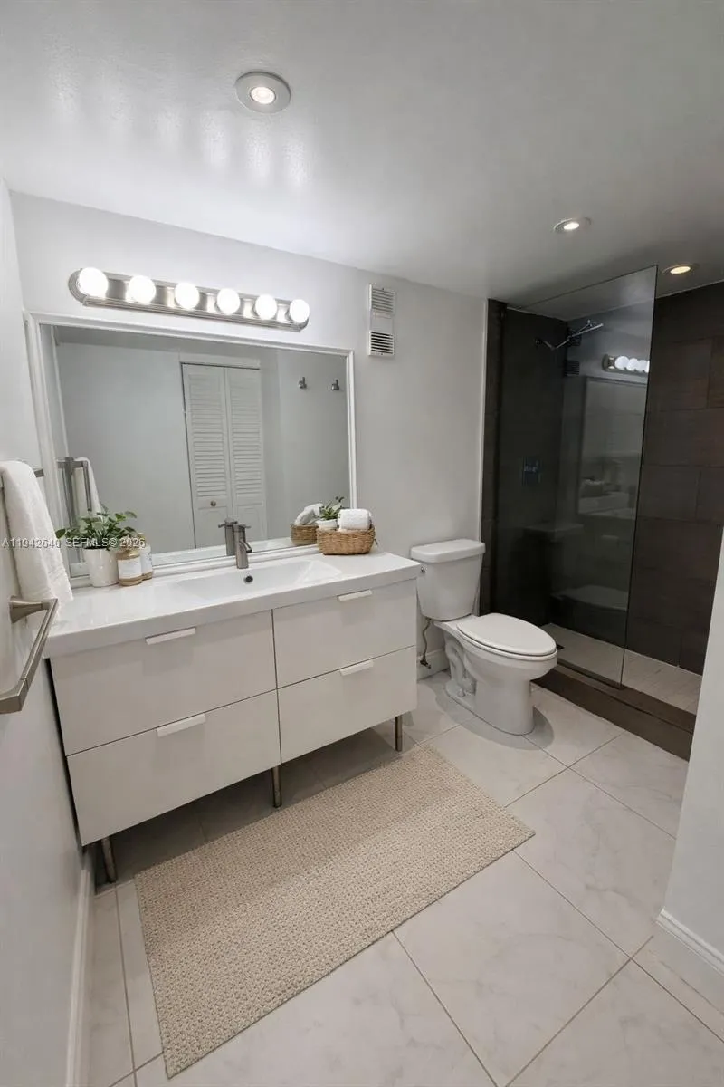 501 E Dania Beach Blvd 5-1b, Dania Beach, Florida, Dania Beach, Florida 33004, 1 Bedroom Bedrooms, ,1 BathroomBathrooms,Residential,For Sale,501 E Dania Beach Blvd 5-1b, Dania Beach, Florida ,A11942640