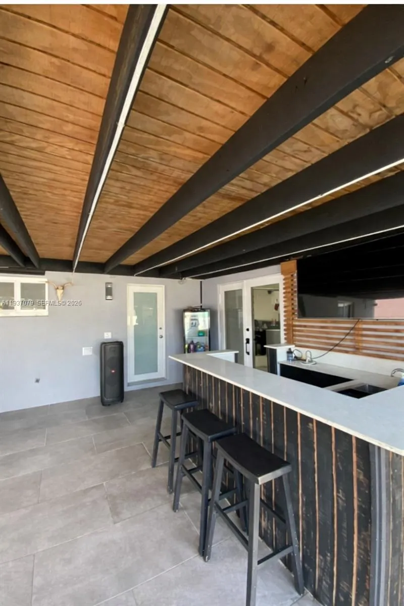 Outdoor patio bar & lanai