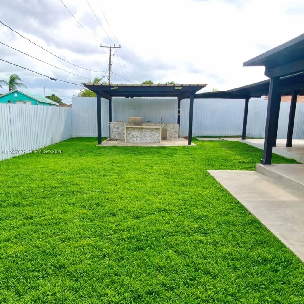 Outdoor kitchen with grill and eating bar