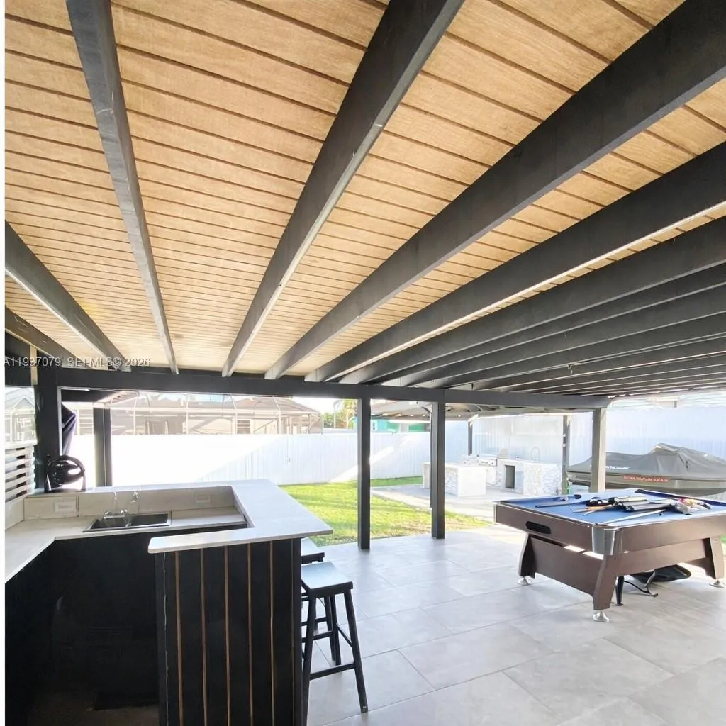 Extended lanai and outdoor bar