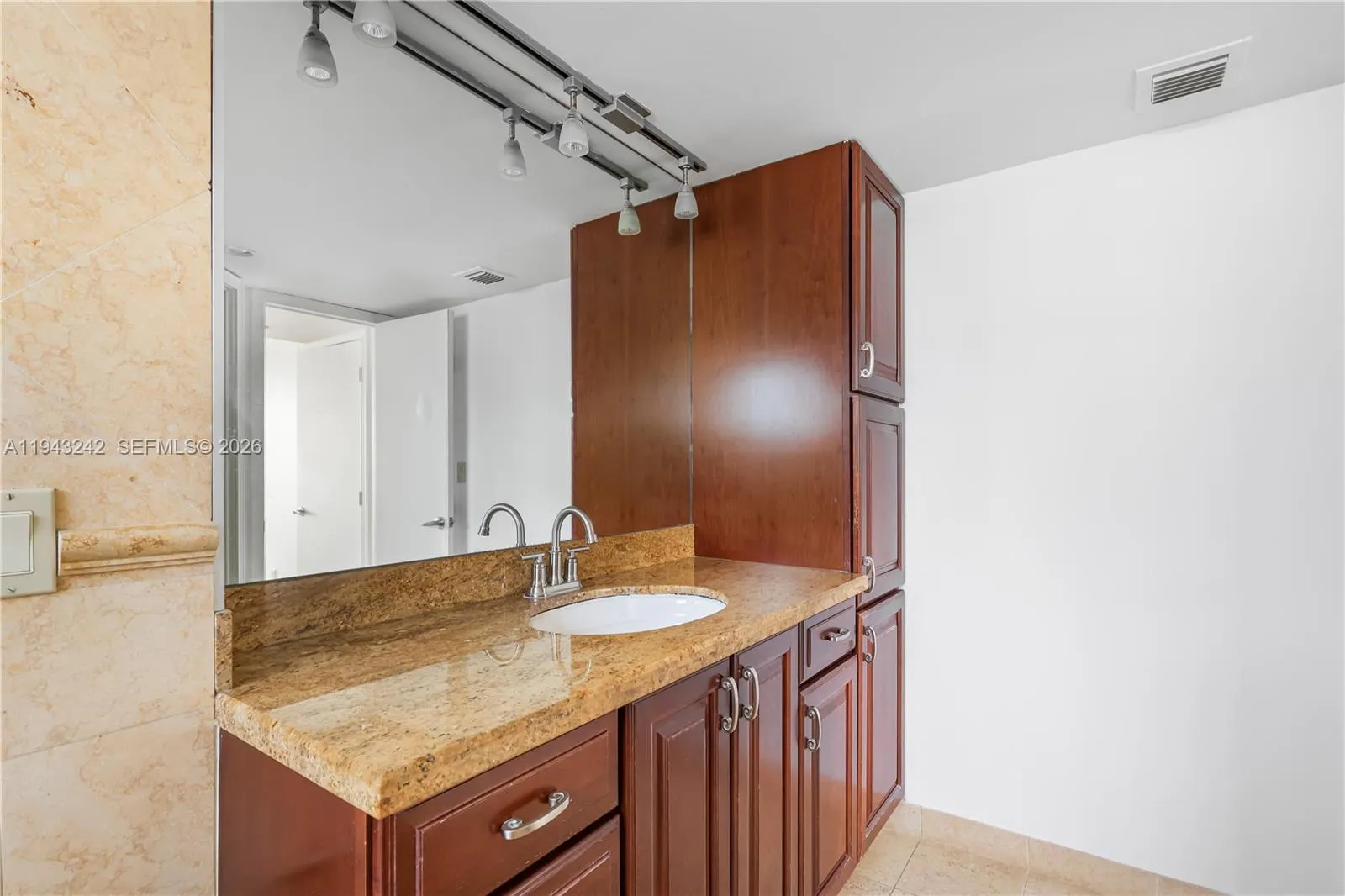 2841 Ne 163rd St 1002, North Miami Beach, Florida, North Miami Beach, Florida 33160, 2 Bedrooms Bedrooms, ,2 BathroomsBathrooms,Residential,For Sale,2841 Ne 163rd St 1002, North Miami Beach, Florida ,A11943242