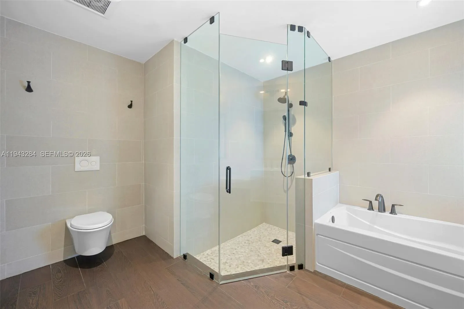 16440 Ruby Lk, Weston, Florida 33331, Weston, Florida 33331, 3 Bedrooms Bedrooms, ,2 BathroomsBathrooms,Residential Lease,For Rent,16440 Ruby Lk, Weston, Florida 33331,A11943284