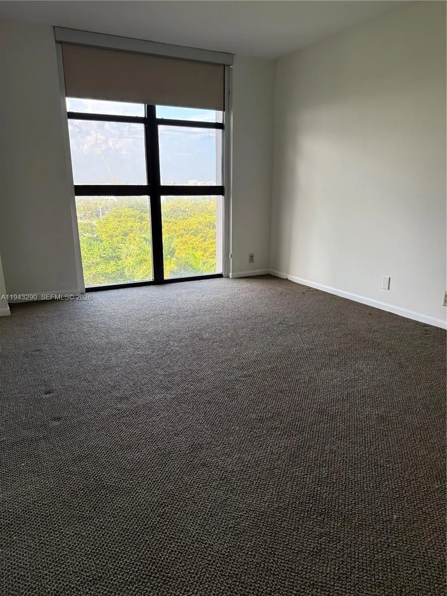 2nd bedroom (It is also an ensuite bedroom for privacy)