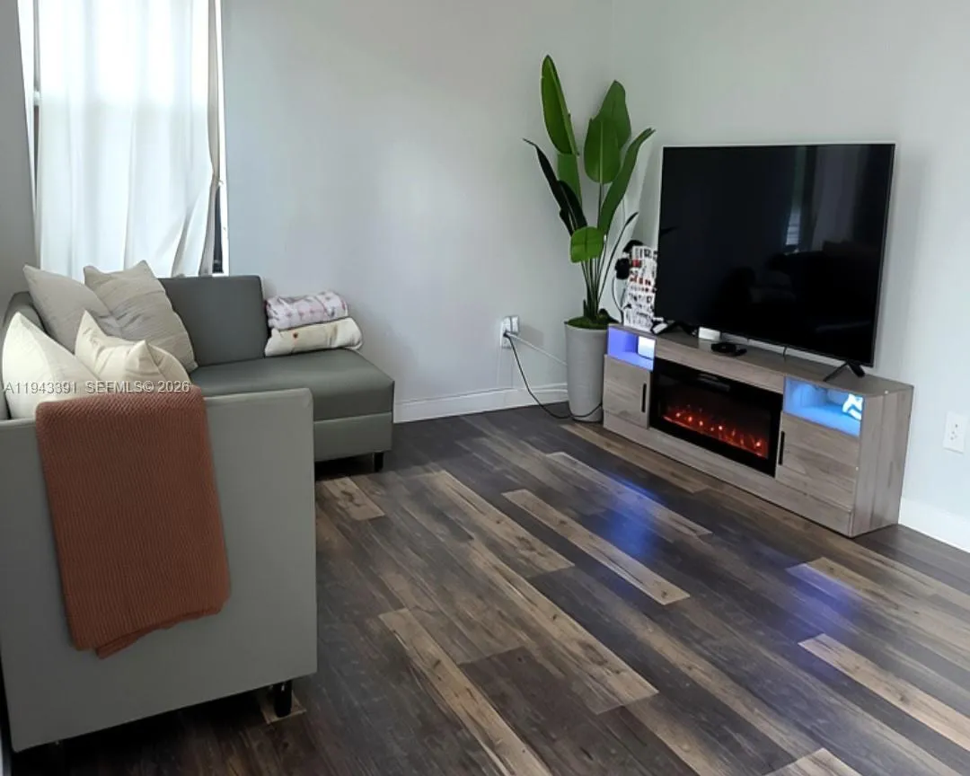 3203 Se 7th St, Homestead, Florida 33033, Homestead, Florida 33033, 2 Bedrooms Bedrooms, ,2 BathroomsBathrooms,Residential,For Sale,3203 Se 7th St, Homestead, Florida 33033,A11943391