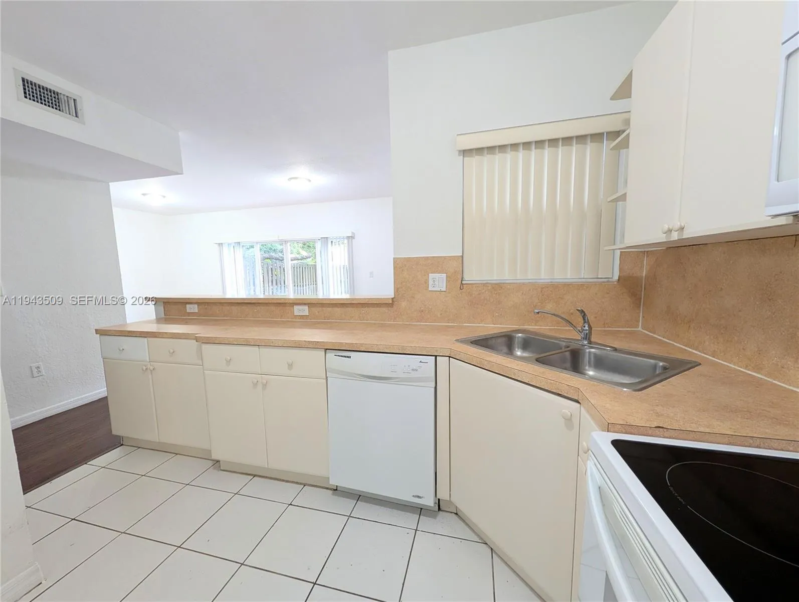 825 Sw 6th Pl, Florida City, Florida 33034, Florida City, Florida 33034, 3 Bedrooms Bedrooms, ,2 BathroomsBathrooms,Residential Lease,For Rent,825 Sw 6th Pl, Florida City, Florida 33034,A11943509