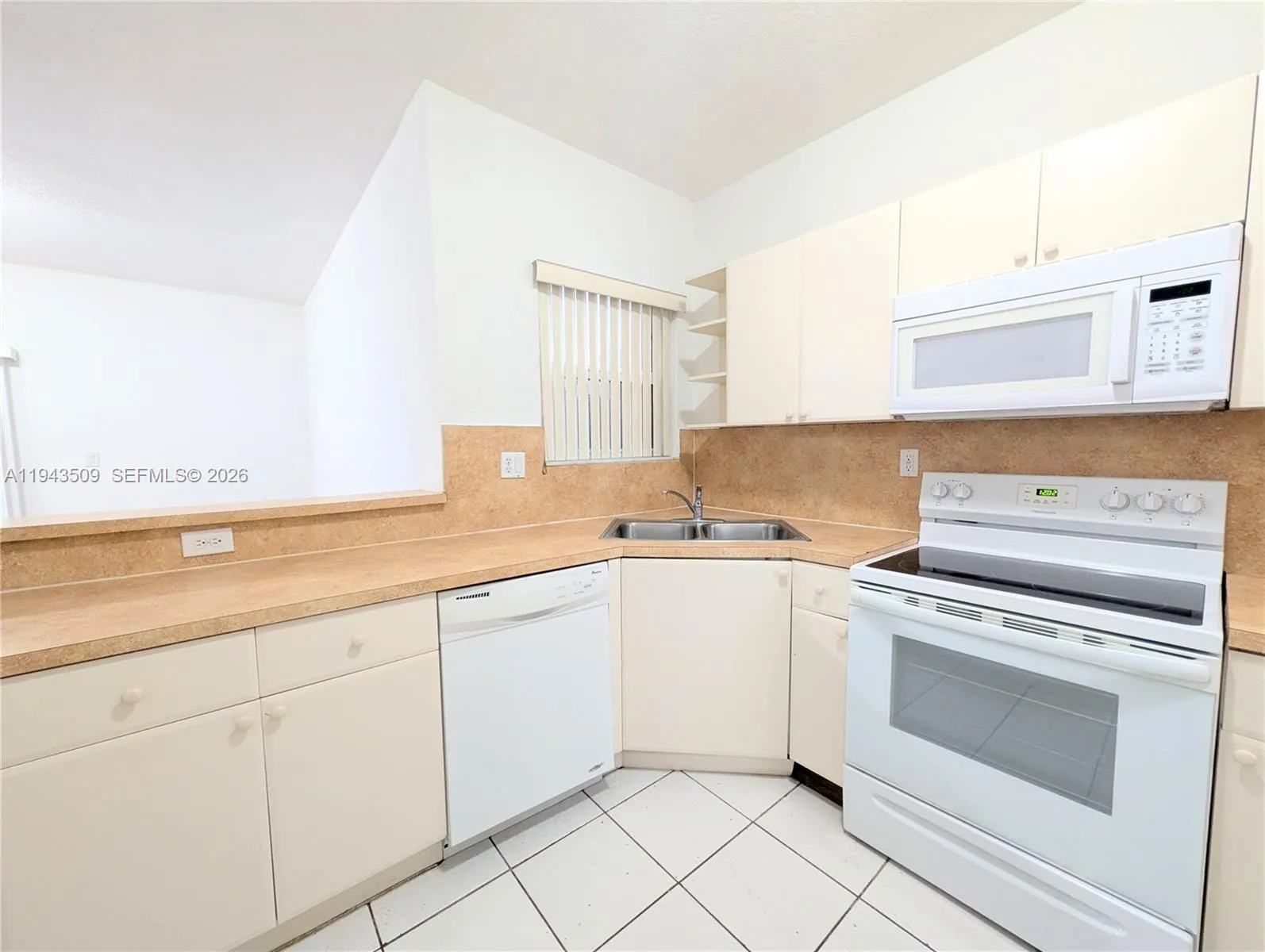 825 Sw 6th Pl, Florida City, Florida 33034, Florida City, Florida 33034, 3 Bedrooms Bedrooms, ,2 BathroomsBathrooms,Residential Lease,For Rent,825 Sw 6th Pl, Florida City, Florida 33034,A11943509
