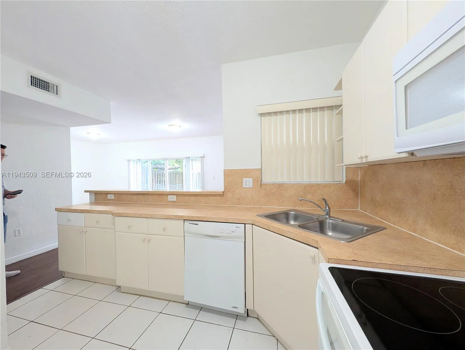 825 Sw 6th Pl, Florida City, Florida 33034, Florida City, Florida 33034, 3 Bedrooms Bedrooms, ,2 BathroomsBathrooms,Residential Lease,For Rent,825 Sw 6th Pl, Florida City, Florida 33034,A11943509