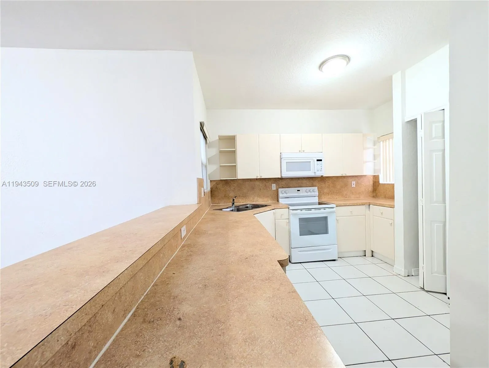 825 Sw 6th Pl, Florida City, Florida 33034, Florida City, Florida 33034, 3 Bedrooms Bedrooms, ,2 BathroomsBathrooms,Residential Lease,For Rent,825 Sw 6th Pl, Florida City, Florida 33034,A11943509