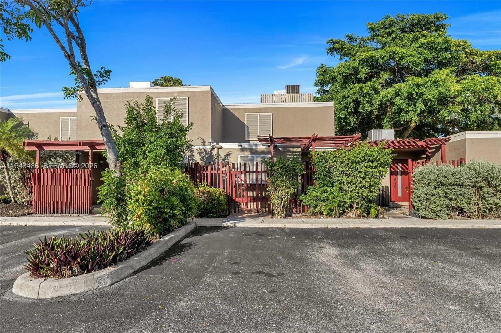 10911 Cedar Ln, Pembroke Pines, Florida 33026, Pembroke Pines, Florida 33026, 2 Bedrooms Bedrooms, ,2 BathroomsBathrooms,Residential,For Sale,10911 Cedar Ln, Pembroke Pines, Florida 33026,A11943486