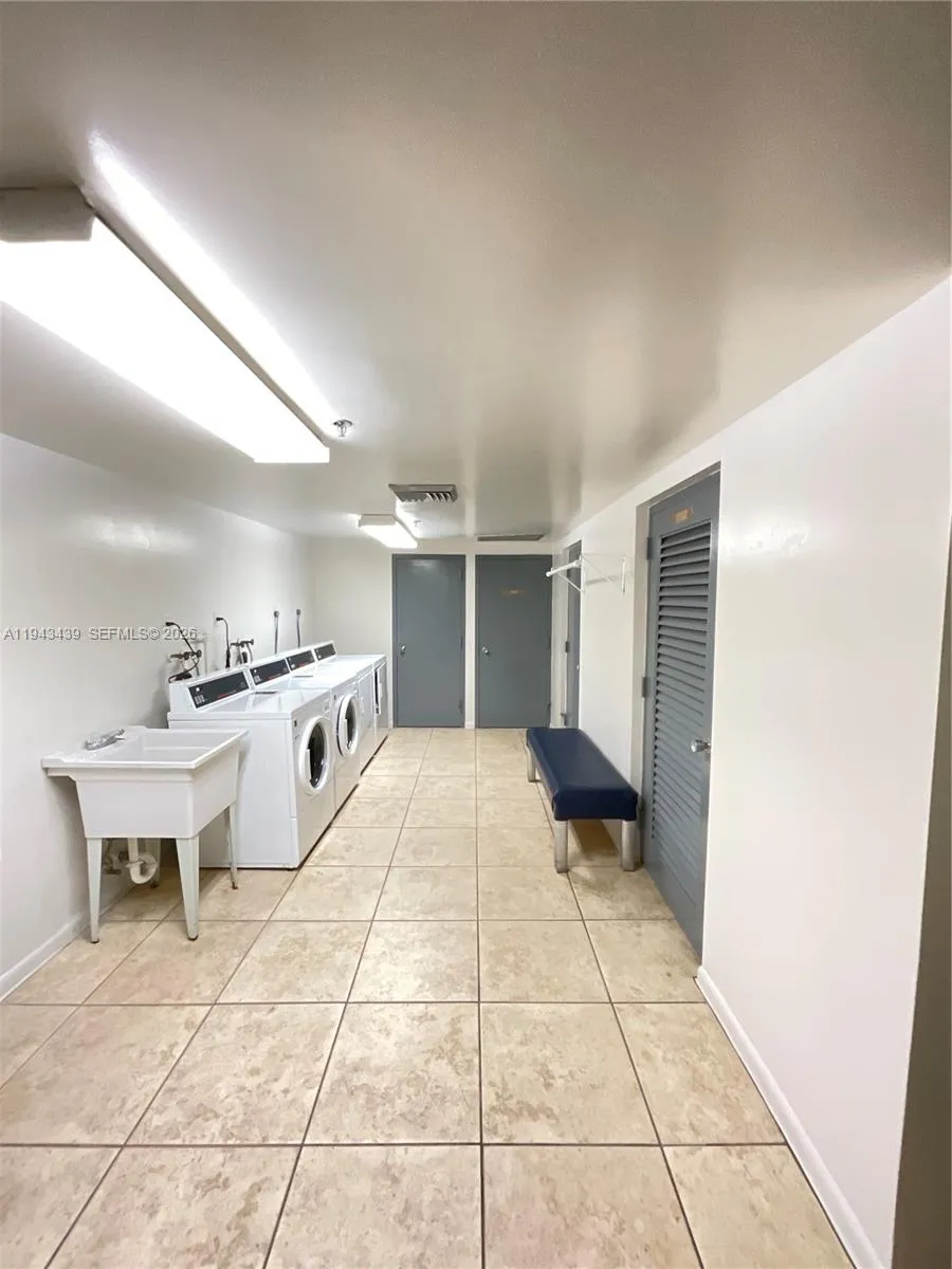 919 Hillcrest Dr 304, Hollywood, Florida 33021, Hollywood, Florida 33021, 2 Bedrooms Bedrooms, ,2 BathroomsBathrooms,Residential,For Sale,919 Hillcrest Dr 304, Hollywood, Florida 33021,A11943439