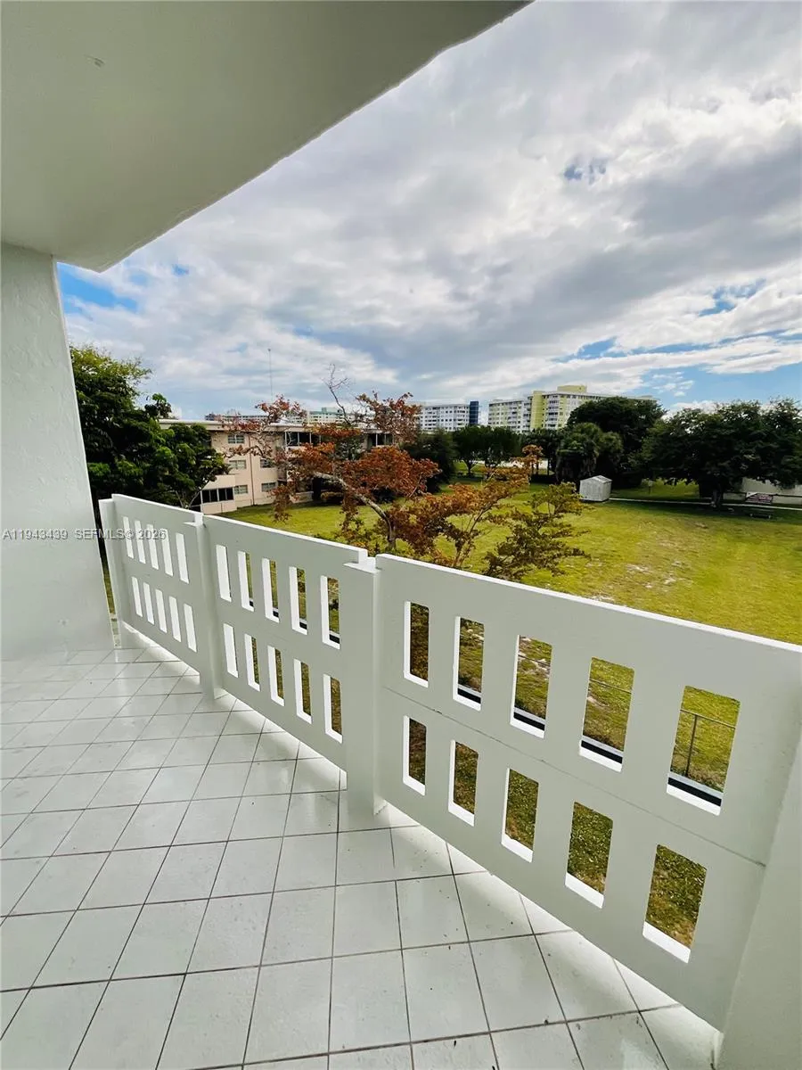 919 Hillcrest Dr 304, Hollywood, Florida 33021, Hollywood, Florida 33021, 2 Bedrooms Bedrooms, ,2 BathroomsBathrooms,Residential,For Sale,919 Hillcrest Dr 304, Hollywood, Florida 33021,A11943439