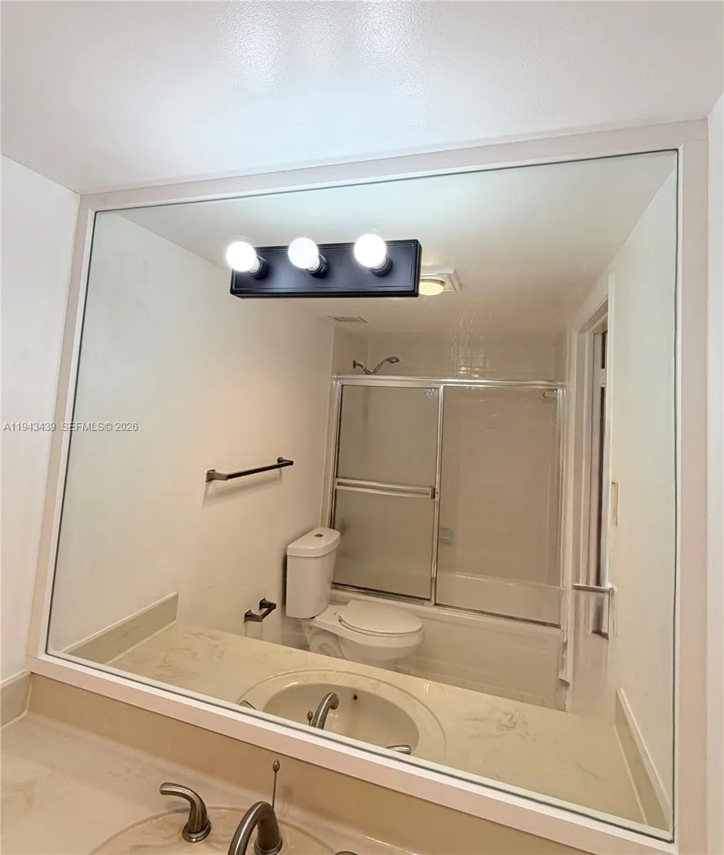 919 Hillcrest Dr 304, Hollywood, Florida 33021, Hollywood, Florida 33021, 2 Bedrooms Bedrooms, ,2 BathroomsBathrooms,Residential,For Sale,919 Hillcrest Dr 304, Hollywood, Florida 33021,A11943439