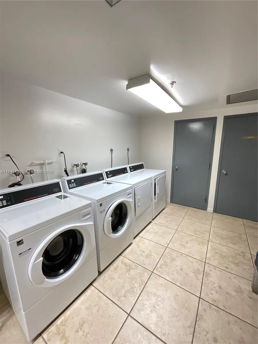 919 Hillcrest Dr 304, Hollywood, Florida 33021, Hollywood, Florida 33021, 2 Bedrooms Bedrooms, ,2 BathroomsBathrooms,Residential,For Sale,919 Hillcrest Dr 304, Hollywood, Florida 33021,A11943439