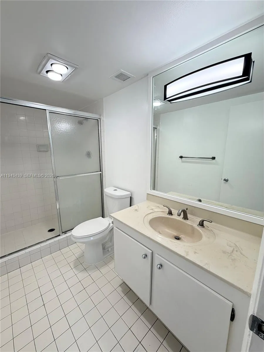 919 Hillcrest Dr 304, Hollywood, Florida 33021, Hollywood, Florida 33021, 2 Bedrooms Bedrooms, ,2 BathroomsBathrooms,Residential,For Sale,919 Hillcrest Dr 304, Hollywood, Florida 33021,A11943439