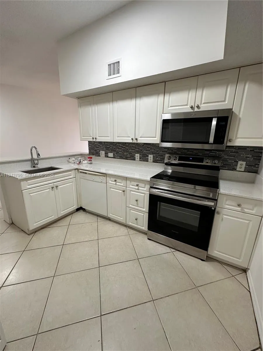 9640 Nw 2nd St 5-306, Pembroke Pines, Florida 3302, Pembroke Pines, Florida 33024, 2 Bedrooms Bedrooms, ,2 BathroomsBathrooms,Residential Lease,For Rent,9640 Nw 2nd St 5-306, Pembroke Pines, Florida 3302,A11943795