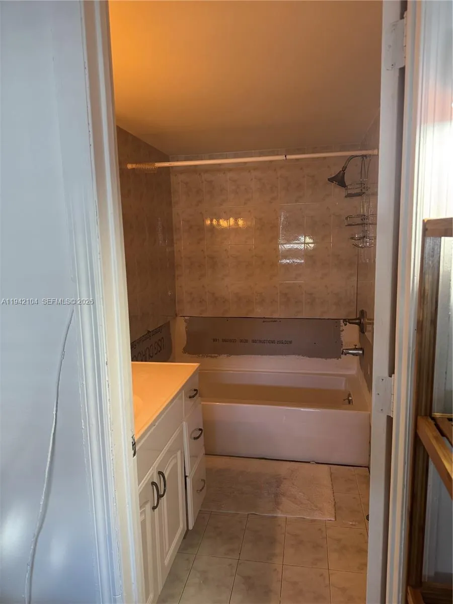 9421 Fontainebleau Blvd 204-35, Miami, Florida 331, Miami, Florida 33172, 2 Bedrooms Bedrooms, ,2 BathroomsBathrooms,Residential,For Sale,9421 Fontainebleau Blvd 204-35, Miami, Florida 331,A11942104