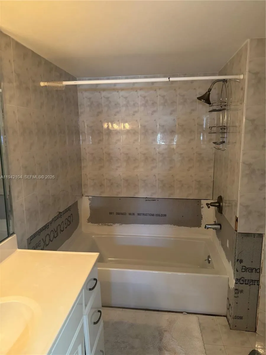 9421 Fontainebleau Blvd 204-35, Miami, Florida 331, Miami, Florida 33172, 2 Bedrooms Bedrooms, ,2 BathroomsBathrooms,Residential,For Sale,9421 Fontainebleau Blvd 204-35, Miami, Florida 331,A11942104