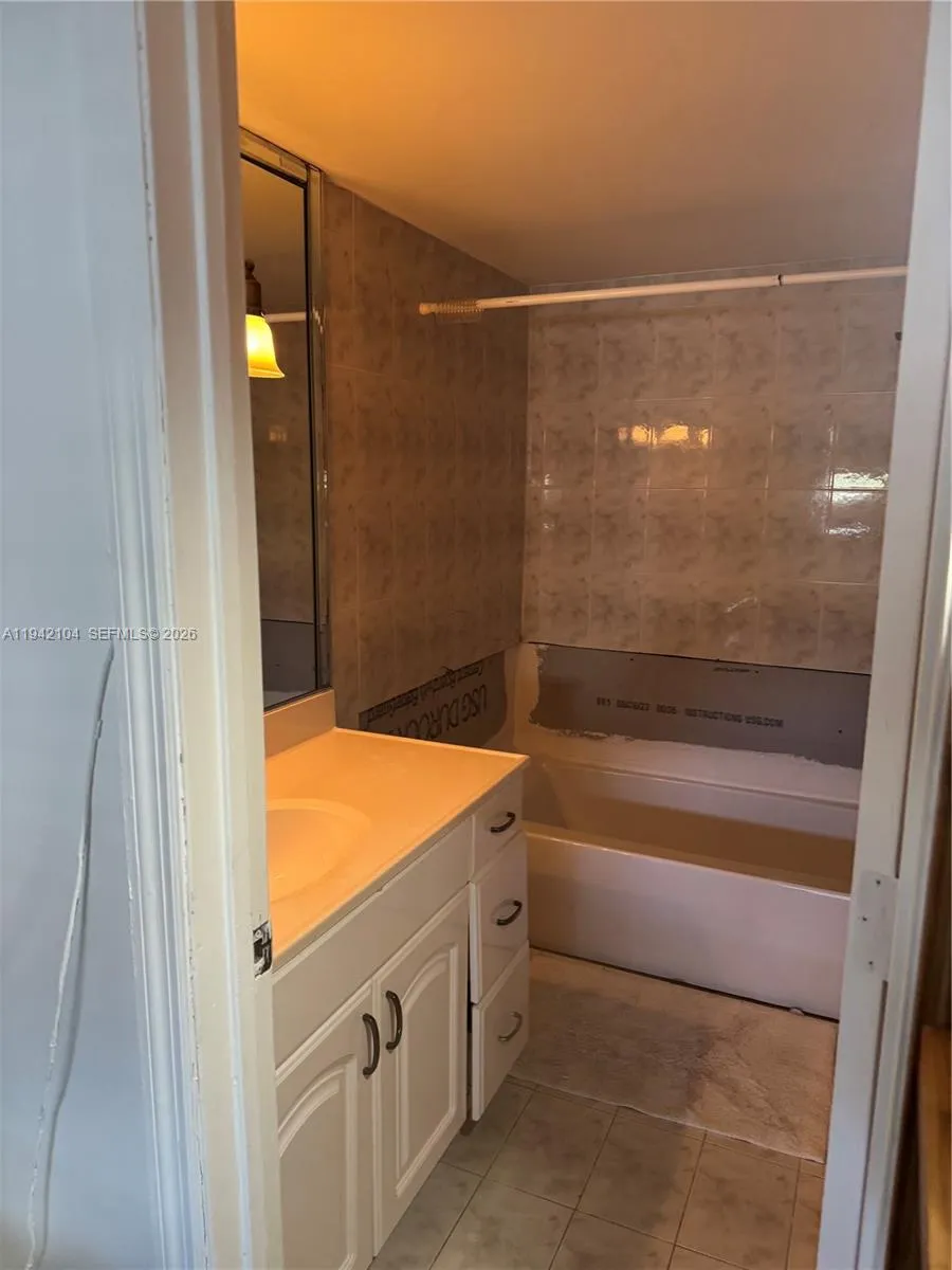 9421 Fontainebleau Blvd 204-35, Miami, Florida 331, Miami, Florida 33172, 2 Bedrooms Bedrooms, ,2 BathroomsBathrooms,Residential,For Sale,9421 Fontainebleau Blvd 204-35, Miami, Florida 331,A11942104