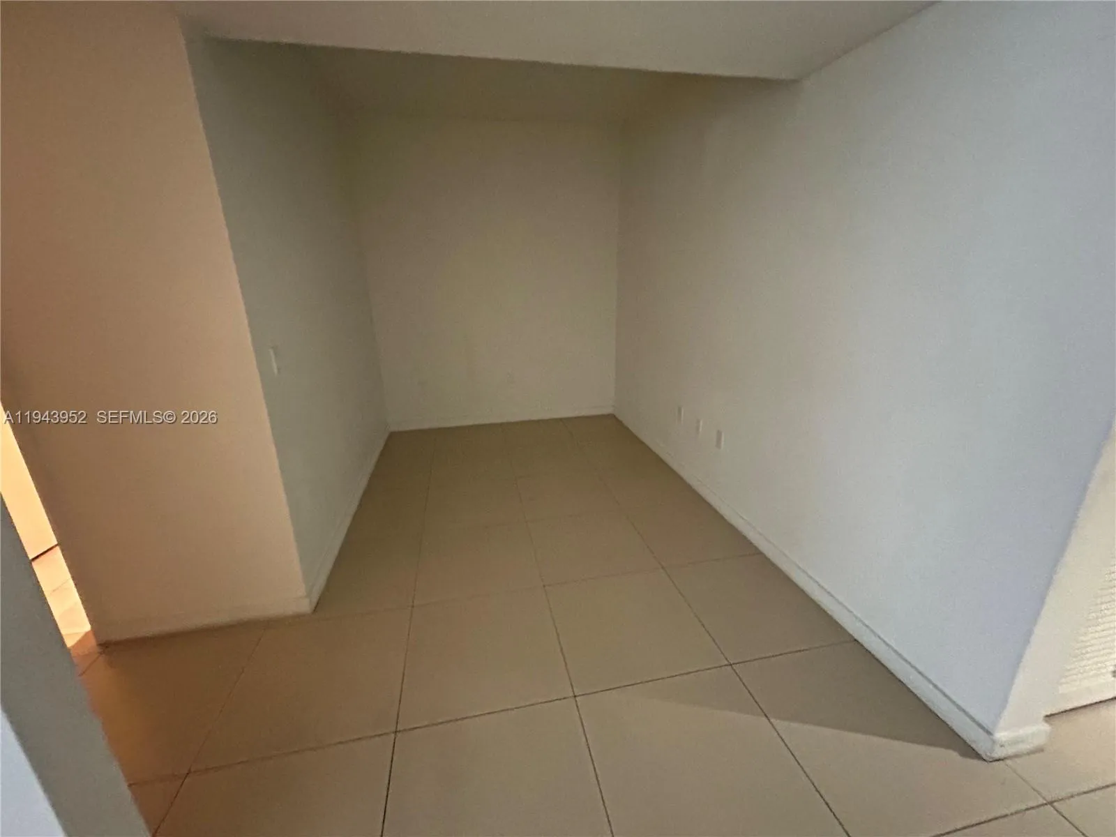 31 Se 6th St 407, Miami, Florida 33131, Miami, Florida 33131, 2 Bedrooms Bedrooms, ,2 BathroomsBathrooms,Residential,For Sale,31 Se 6th St 407, Miami, Florida 33131,A11943952