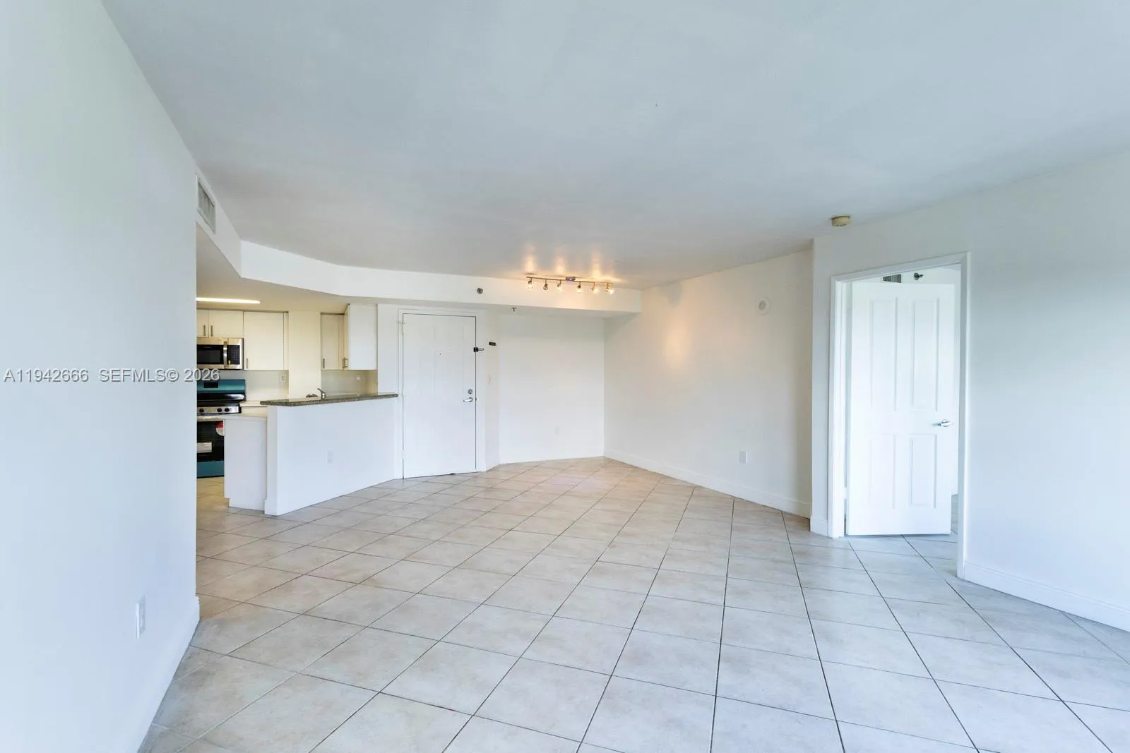 2351 Douglas Rd 701, Miami, Florida 33145, Miami, Florida 33145, 2 Bedrooms Bedrooms, ,2 BathroomsBathrooms,Residential Lease,For Rent,2351 Douglas Rd 701, Miami, Florida 33145,A11942666