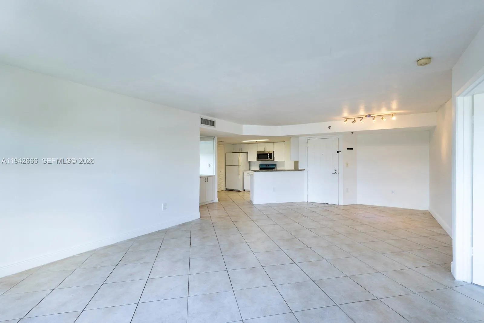 2351 Douglas Rd 701, Miami, Florida 33145, Miami, Florida 33145, 2 Bedrooms Bedrooms, ,2 BathroomsBathrooms,Residential Lease,For Rent,2351 Douglas Rd 701, Miami, Florida 33145,A11942666