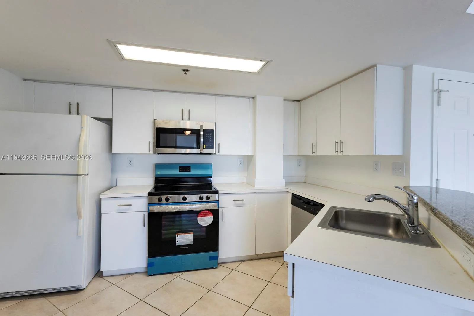 2351 Douglas Rd 701, Miami, Florida 33145, Miami, Florida 33145, 2 Bedrooms Bedrooms, ,2 BathroomsBathrooms,Residential Lease,For Rent,2351 Douglas Rd 701, Miami, Florida 33145,A11942666