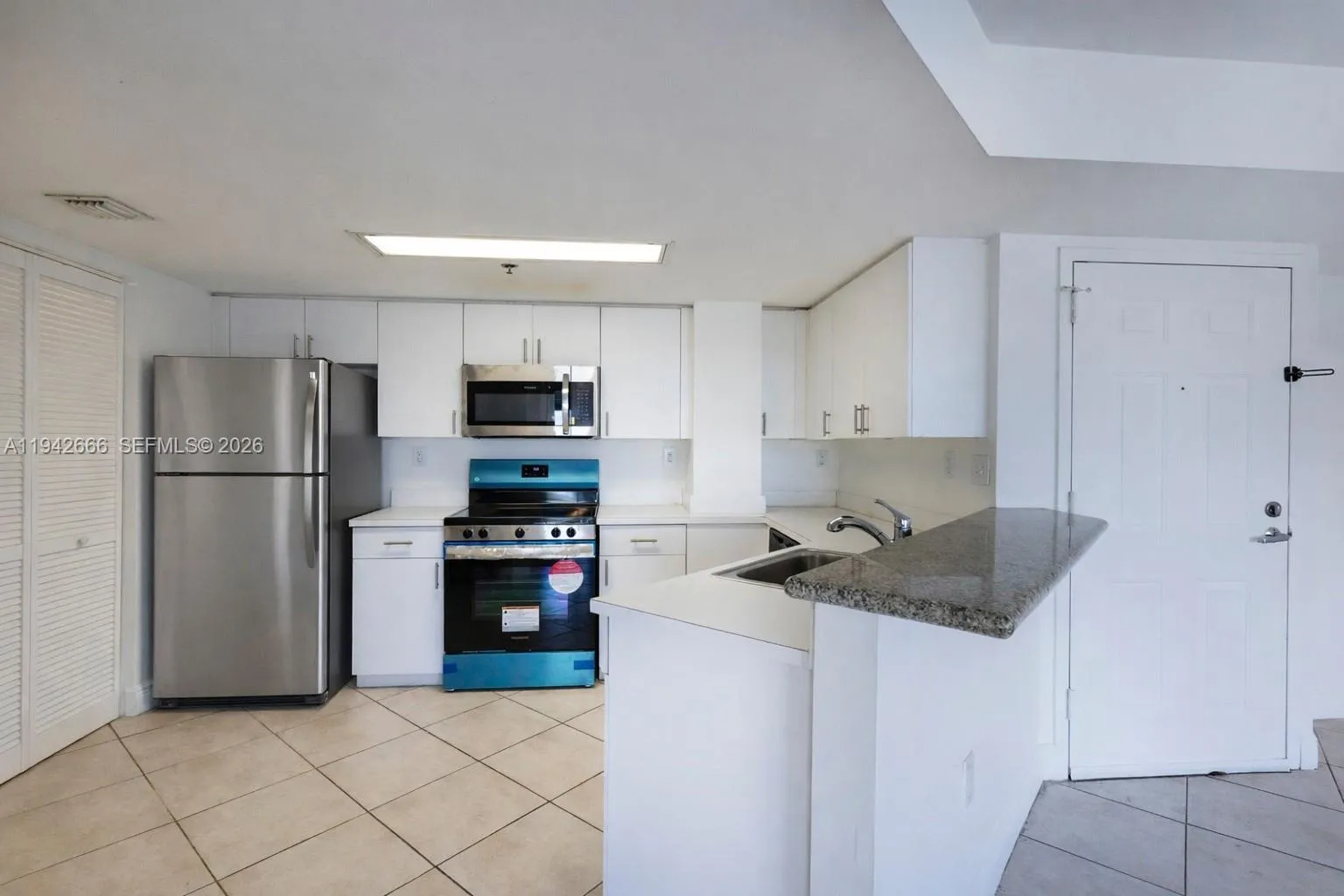 2351 Douglas Rd 701, Miami, Florida 33145, Miami, Florida 33145, 2 Bedrooms Bedrooms, ,2 BathroomsBathrooms,Residential Lease,For Rent,2351 Douglas Rd 701, Miami, Florida 33145,A11942666