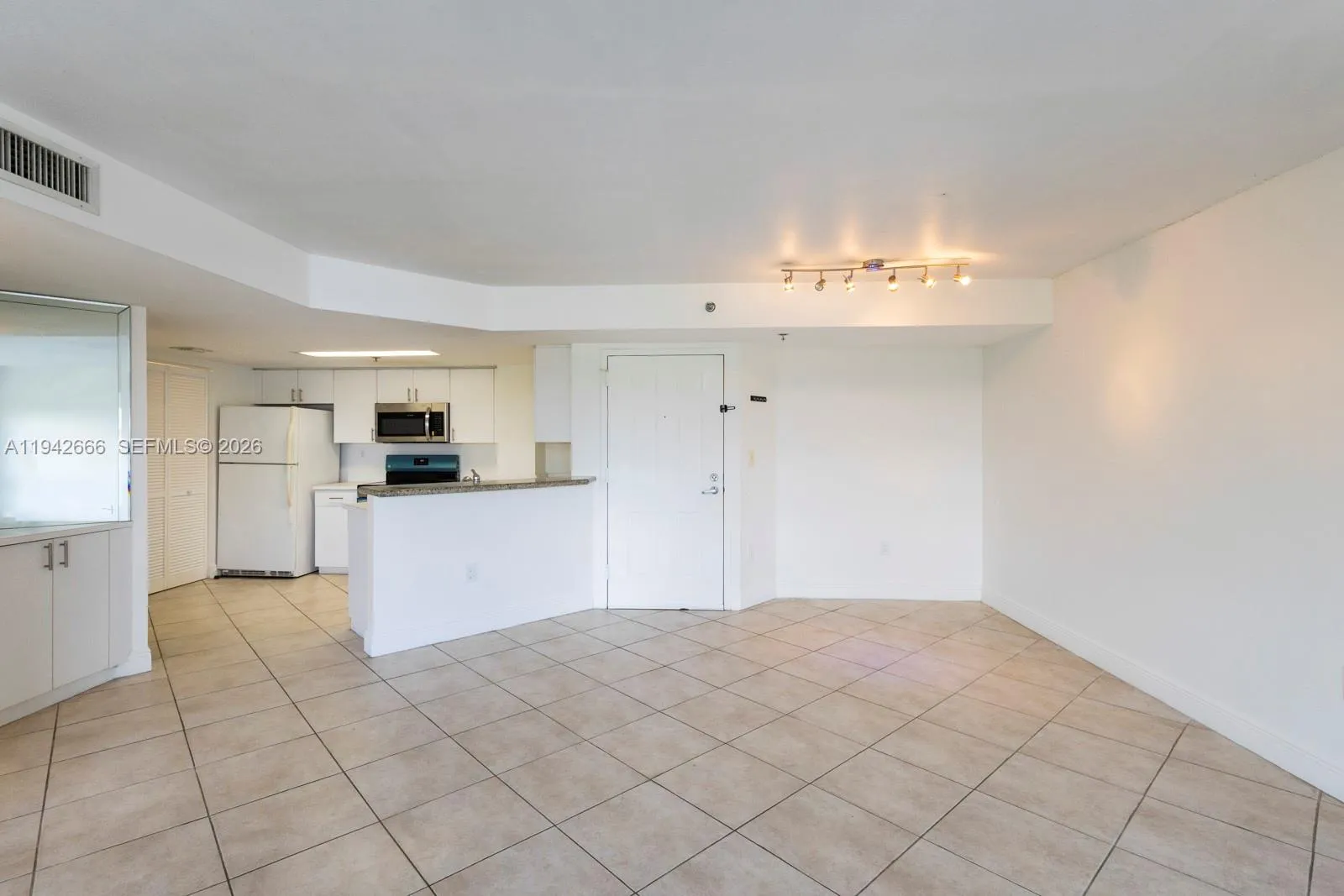 2351 Douglas Rd 701, Miami, Florida 33145, Miami, Florida 33145, 2 Bedrooms Bedrooms, ,2 BathroomsBathrooms,Residential Lease,For Rent,2351 Douglas Rd 701, Miami, Florida 33145,A11942666