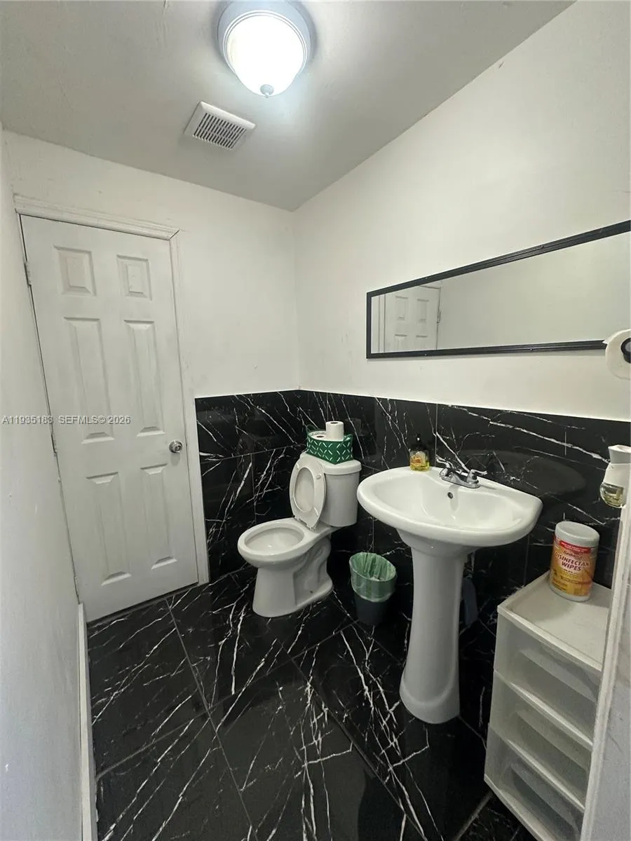 5755 Funston St, Hollywood, Florida 33023, Hollywood, Florida 33023, ,Commercial Lease,For Rent,5755 Funston St, Hollywood, Florida 33023,A11935183