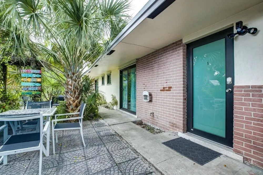 1700 Sw 20th St, Fort Lauderdale, Florida 33315, Fort Lauderdale, Florida 33315, ,Residential Income,For Sale,1700 Sw 20th St, Fort Lauderdale, Florida 33315,A11943582