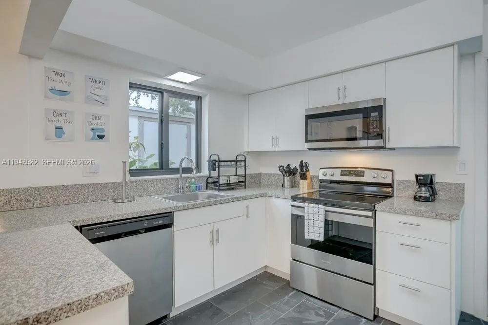 1700 Sw 20th St, Fort Lauderdale, Florida 33315, Fort Lauderdale, Florida 33315, ,Residential Income,For Sale,1700 Sw 20th St, Fort Lauderdale, Florida 33315,A11943582