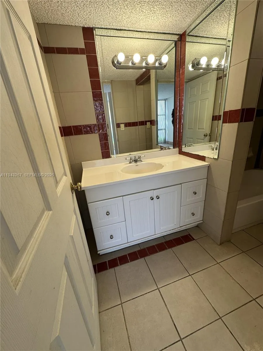 17021 N Bay Rd 116, Sunny Isles Beach, Florida 331, Sunny Isles Beach, Florida 33160, 1 Bedroom Bedrooms, ,1 BathroomBathrooms,Residential Lease,For Rent,17021 N Bay Rd 116, Sunny Isles Beach, Florida 331,A11943267