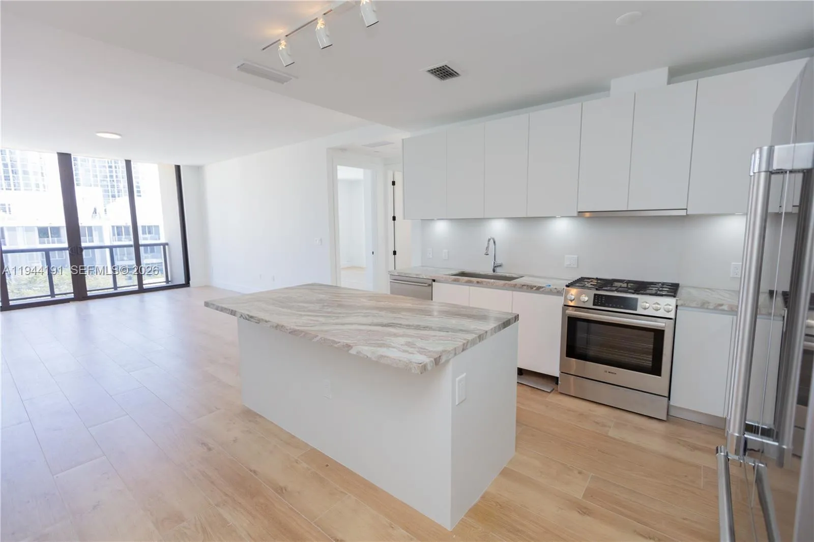 3034 Oak Avenue 408, Coconut Grove, Florida 33133, Coconut Grove, Florida 33133, 3 Bedrooms Bedrooms, ,2 BathroomsBathrooms,Residential,For Sale,3034 Oak Avenue 408, Coconut Grove, Florida 33133,A11944191
