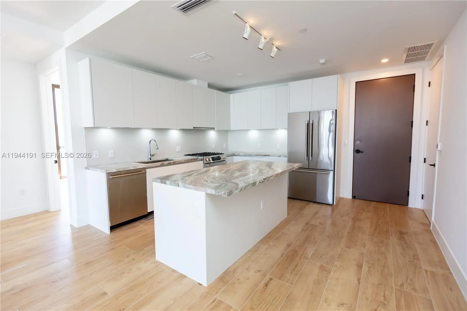 3034 Oak Avenue 408, Coconut Grove, Florida 33133, Coconut Grove, Florida 33133, 3 Bedrooms Bedrooms, ,2 BathroomsBathrooms,Residential,For Sale,3034 Oak Avenue 408, Coconut Grove, Florida 33133,A11944191