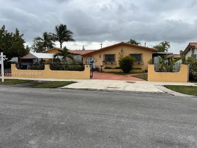 9832 Sw 27th Ter, Miami, Florida 33165, Miami, Florida 33165, 5 Bedrooms Bedrooms, ,3 BathroomsBathrooms,Residential,For Sale,9832 Sw 27th Ter, Miami, Florida 33165,A11944181